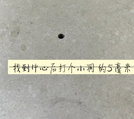 通川瓷砖空鼓维修公司专业解答在瓷砖铺贴过程中，如果砂料搅拌不均匀，将会带来以下问题